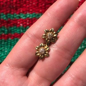 10k Gold 🌻 Studs